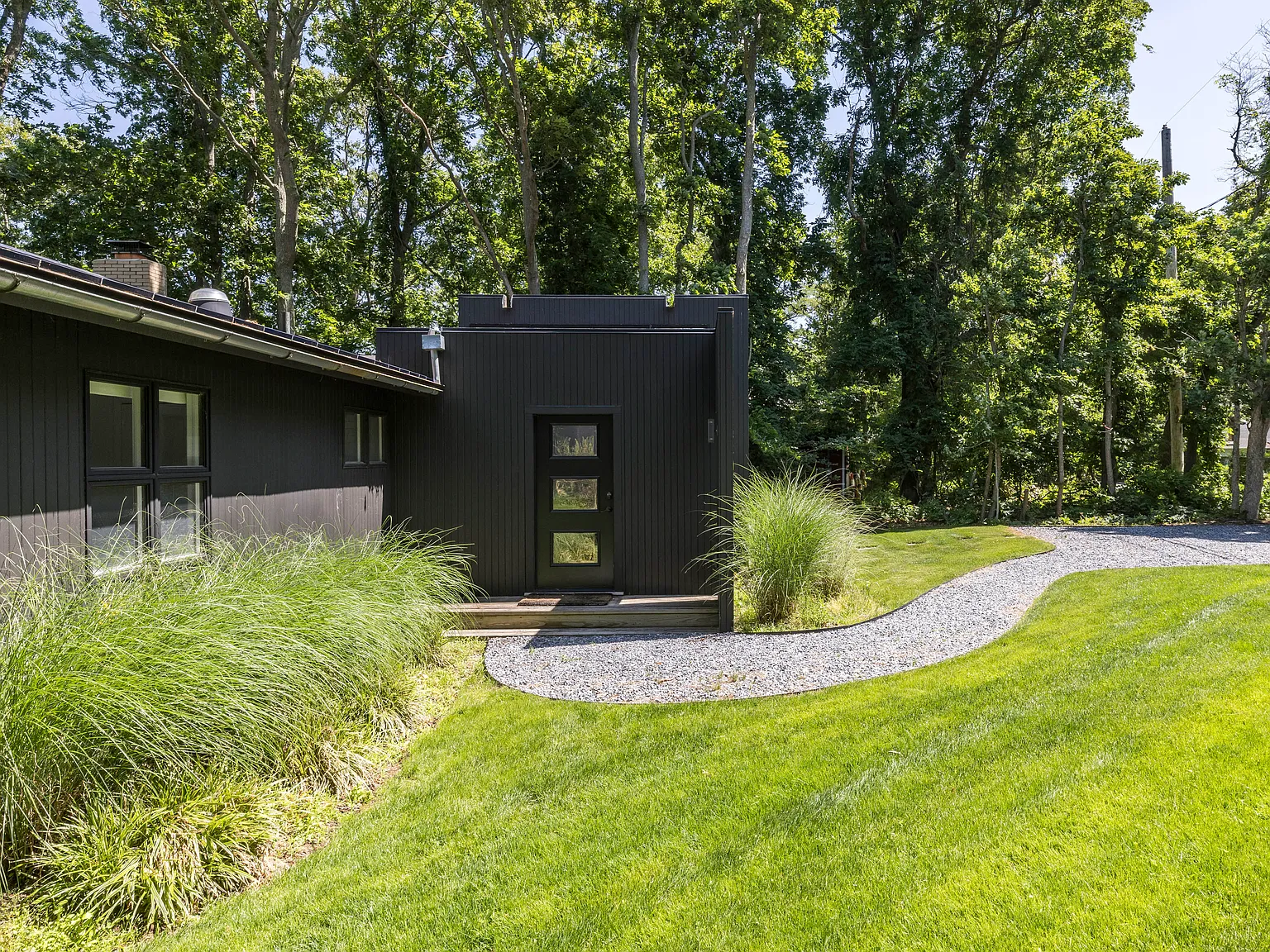 Sag Harbor Village Modern Waterfront — Photo 3