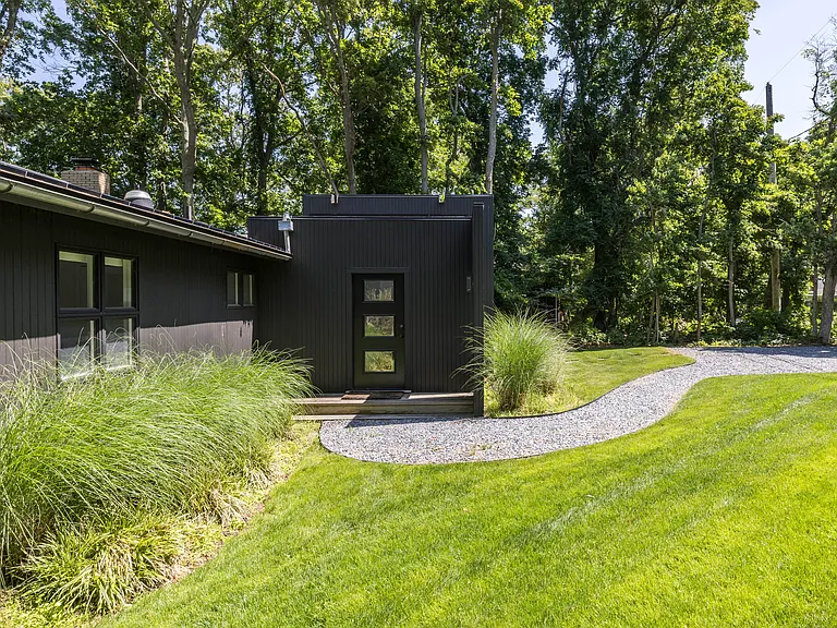 33 Bluff Point Rd — Photo 3