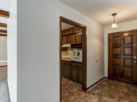 3rd image of 6416 NW Arrowhead Dr