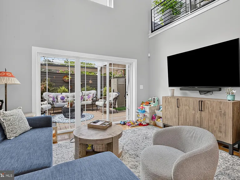2328 E Fletcher St — Photo 13