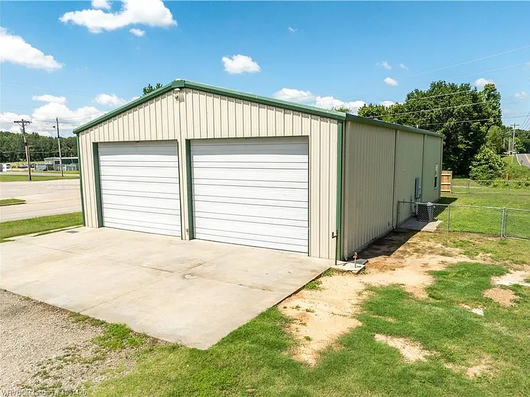 1324 Sandstone Dr — Photo 2