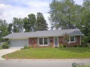 3053 Fairlawn Dr, Columbus, IN 47203