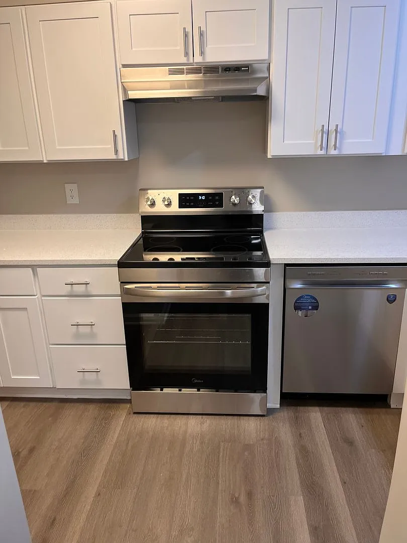 Newly Renovated 2-Bedroom Gem in Prime Carrboro Location & Leasing Special Available! — Photo 4