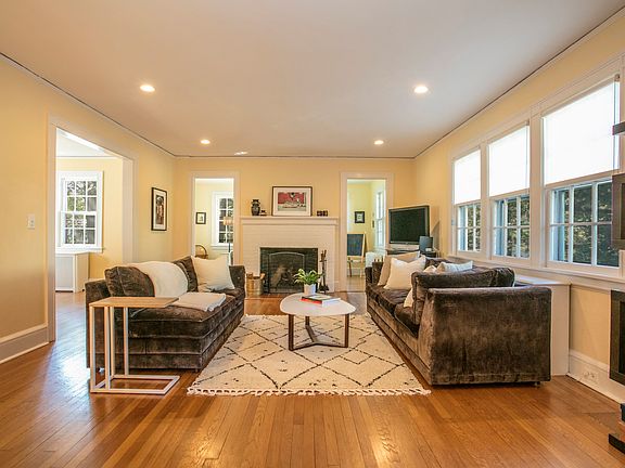 3rd image of 11 Jochum Ave