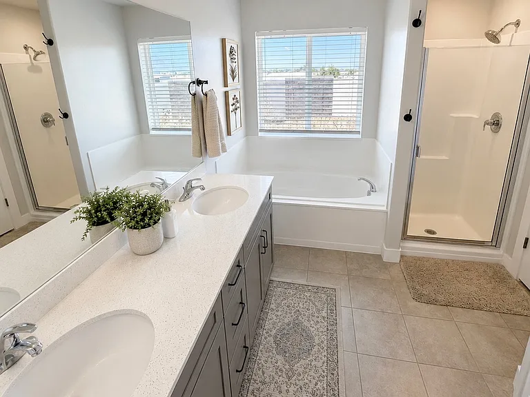 954 W Rutledge Rd — Photo 13