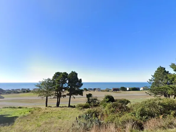 1368 Upper Pacific Dr, Whitethorn, CA 95589