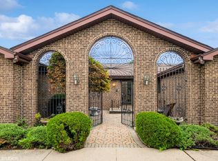 3720 Liberty Ln, Glenview, IL 60025