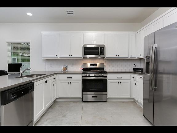 3rd image of 419 Porter St #201