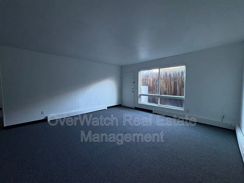 3925 E 9th Ave — Photo 2