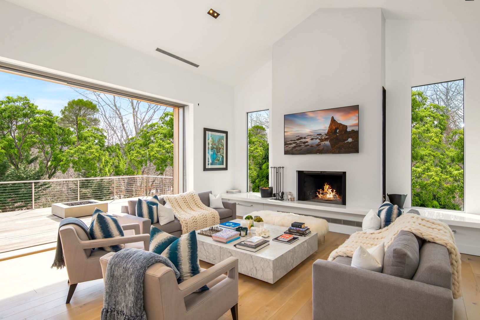  Enjoy the Perfect blend of Indoor/Outdoor living