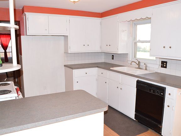 2nd image of 125 Linwood Ave