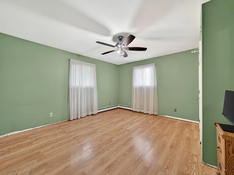 76 Maureen Dr — Photo 35