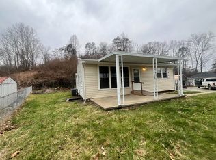 23 Fairview Rd, Alum Creek, WV 25003