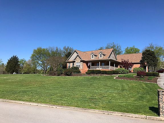 2nd image of 425 Cypress Dr