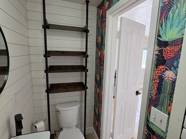 2803 E Monroe St — Photo 12