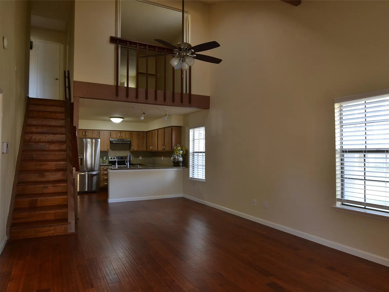 3 bed, 2.0 bath, 1275 sqft, $1,650 — Photo 2