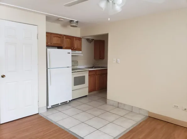 2310 Gabriel Ave APT 5, Zion, IL 60099