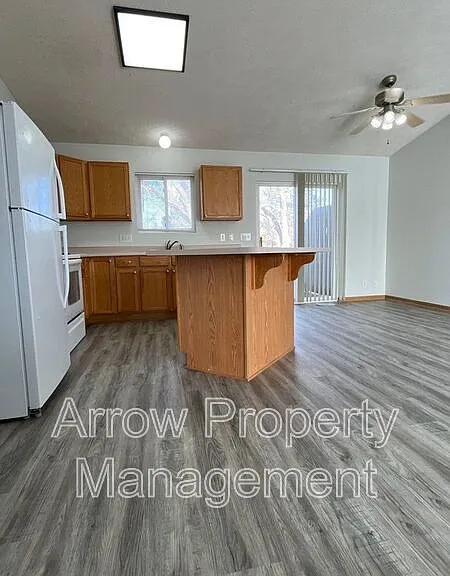 338 W Irving St — Photo 4