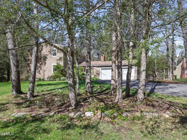 63 Sherwood Dr, Lenox, MA 01240