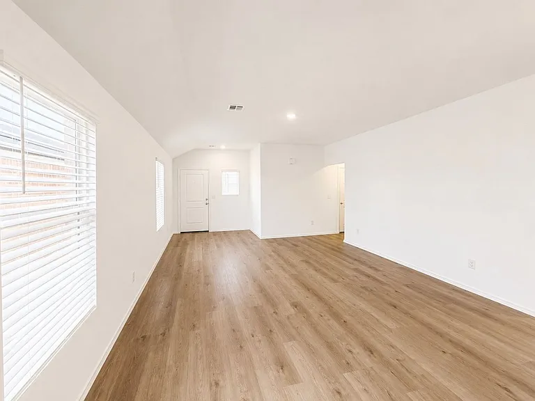 12917 Florence Ln — Photo 4