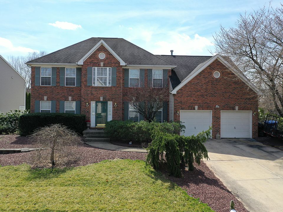 1st image of 32 Creekwood Dr