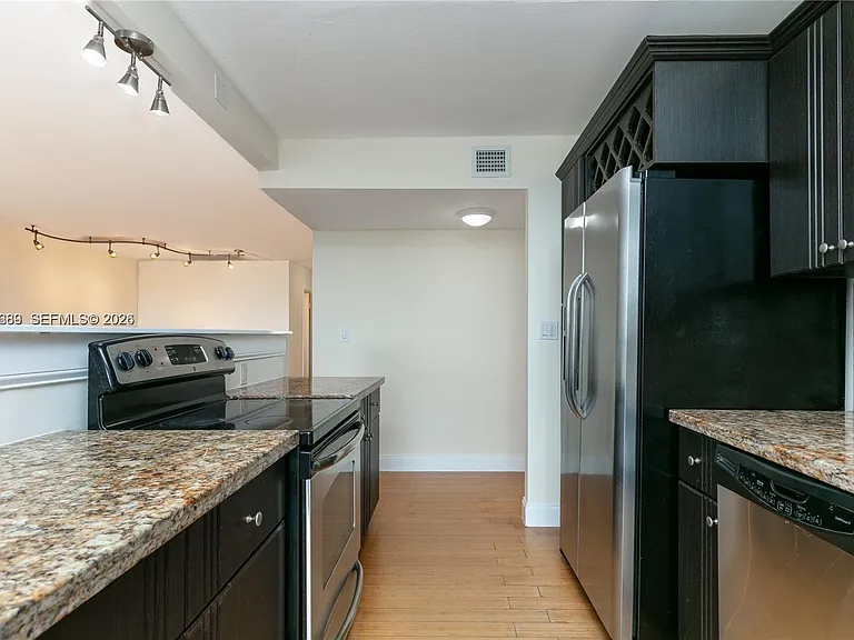 8100 Byron Ave #501 — Photo 7