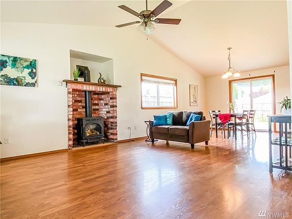 4th image of 9505 Solberg Ct SE