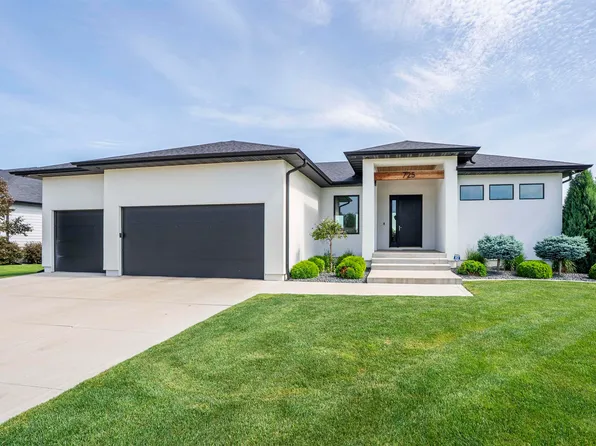 725 E Pinehurst Trl, Dakota Dunes, SD 57049