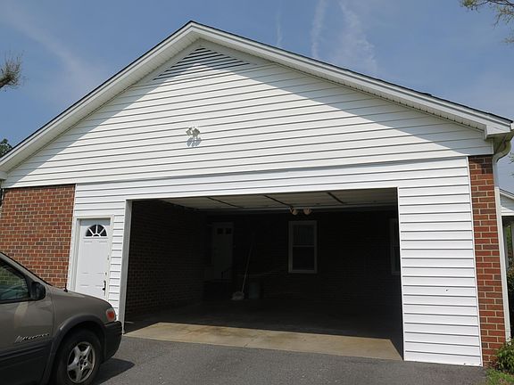2 Stall garage (With remotes)
Side door next to the garage. 
Kitchen entry from garage.