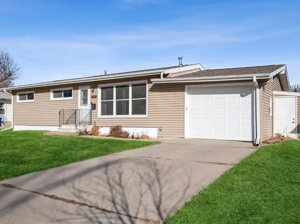 2148 Brookland Dr NE, Cedar Rapids, IA 52402