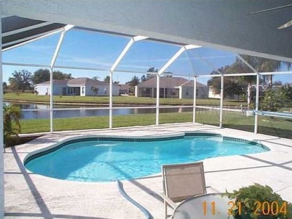 3rd image of 4015 Watercove Dr