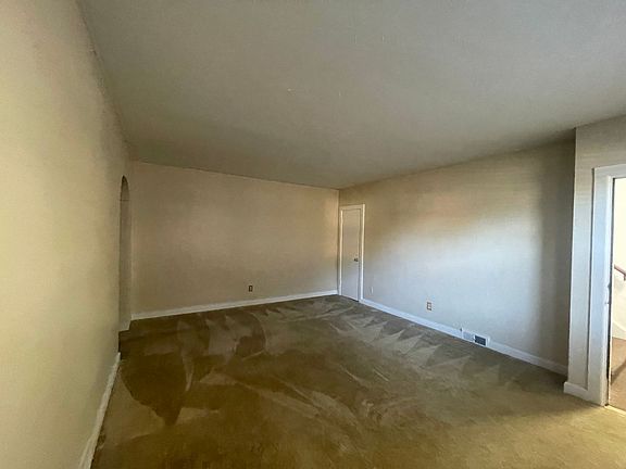 5th image of 119 Tyler Cres E #1