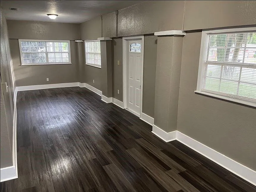 3 bed, 2.0 bath, 2000 sqft, $1,899 — Photo 2