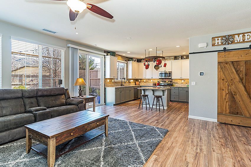 2nd image of 10878 Pebble Hill Dr