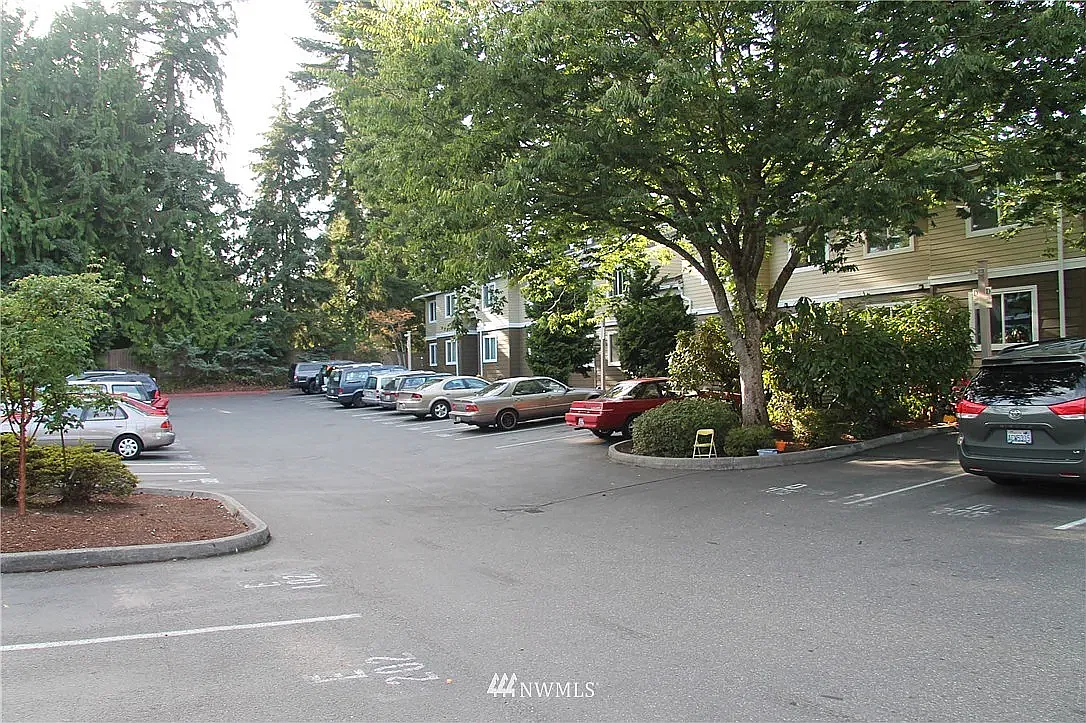 2 bed, 960 sqft, $1,900 — Photo 3