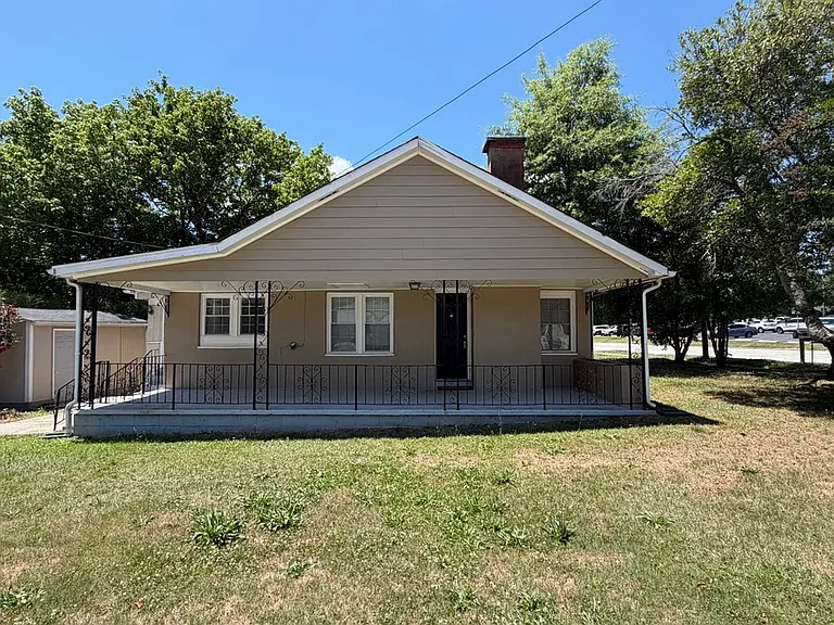 4204 Newton Dr NE — Photo 16