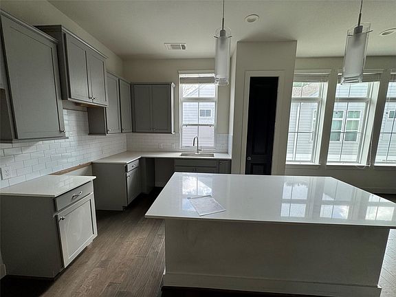 2nd image of 6033 Cypress St