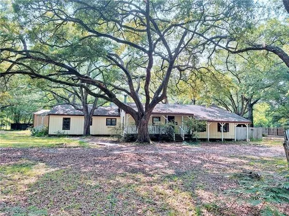 62037 Wild Flower Ln, Lacombe, LA 70445
