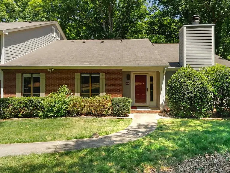 224 Clancy Cir — Photo 1
