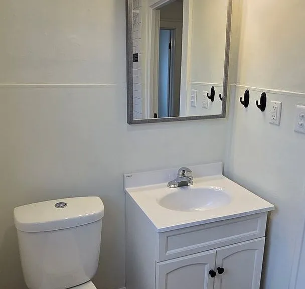 2746 Shelby St — Photo 13