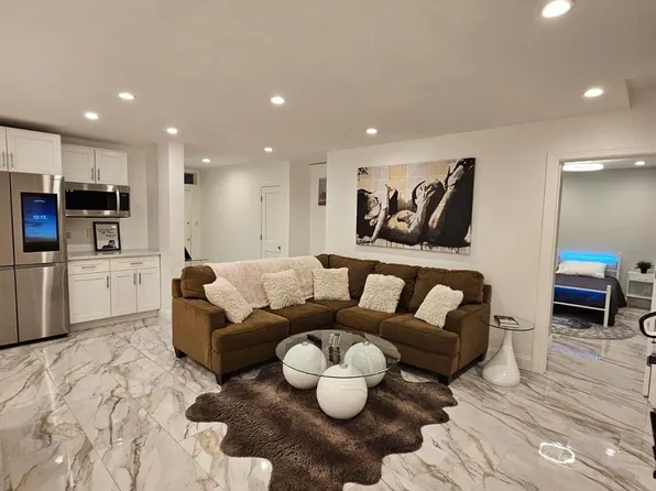 1 E Mill Drive #1j, Great Neck, NY 11021