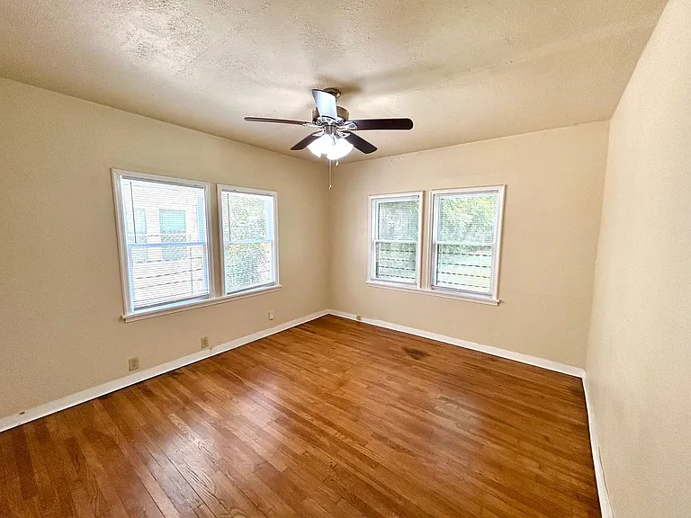 218 E Rosewood Ave — Photo 14
