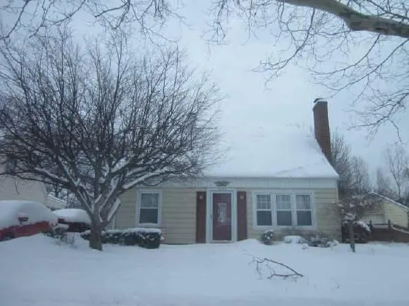4380 Crescent Dr, Niagara Falls, NY 14305