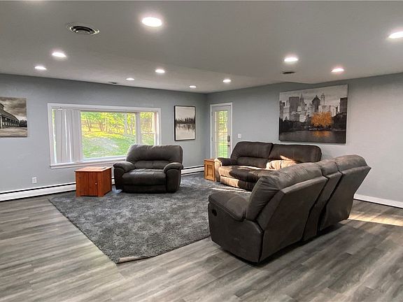 3rd image of 40 Oak Ln