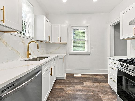 17th image of 14632 Oldham St