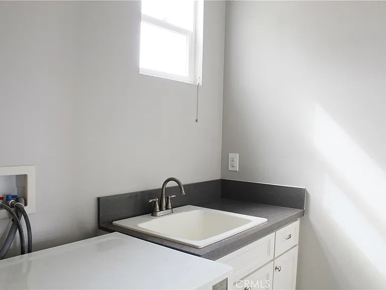 155 Flower St #A — Photo 16