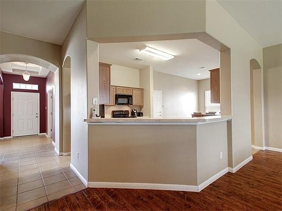 5th image of 1411 Pearsall Ln