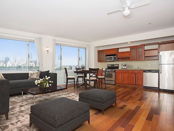 5th image of 30-85 Vernon Blvd #5A