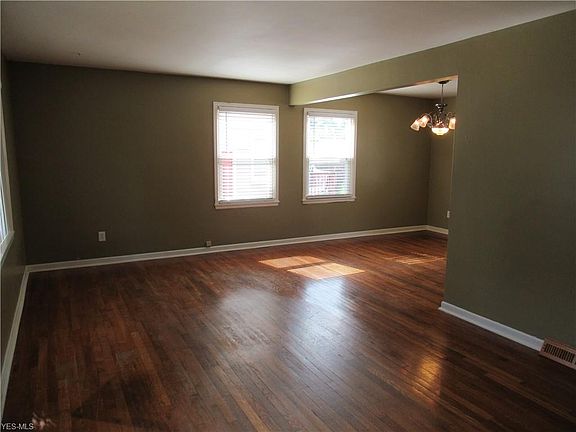 2nd image of 875 Davies Ave
