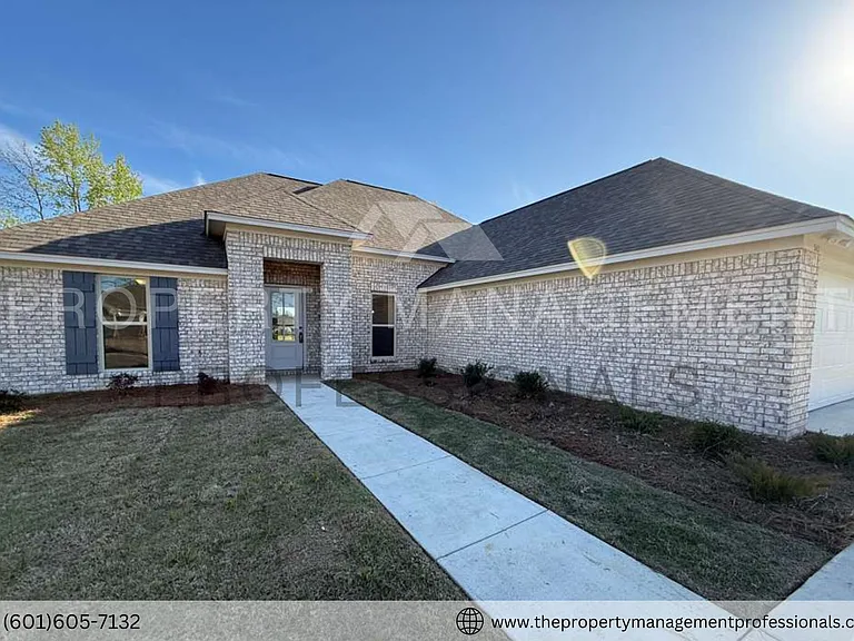 563 Patrick Farms Dr — Photo 2